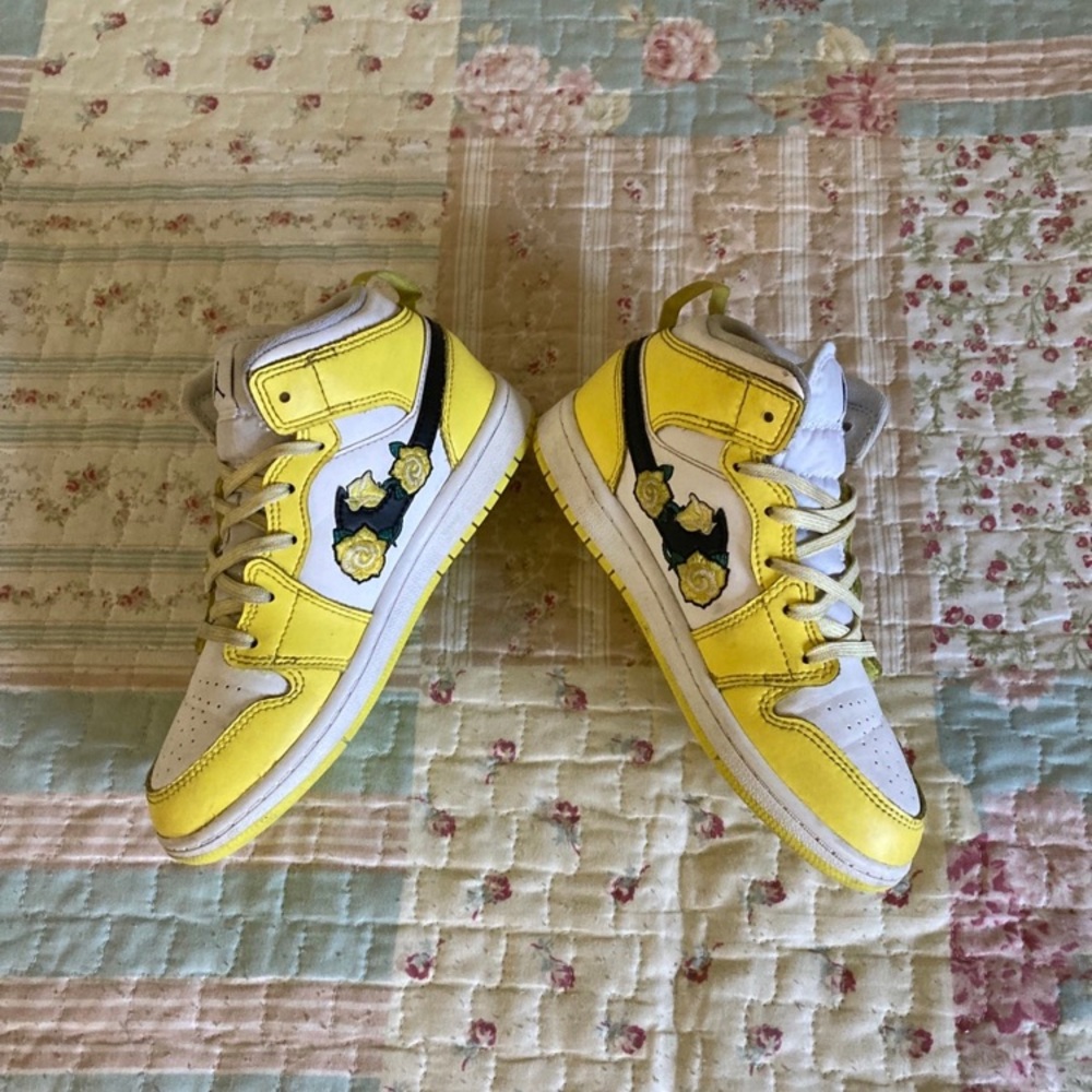 Air Jordan 1 Mid SE Dynamic Yellow Floral AV5173-700 Size 13.5 C - Picture 12 of 13